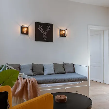 Lägenhet Huswell - Spacious In The Historic Center Of