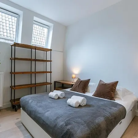 Huswell - Spacious In The Historic Center Of Lägenhet